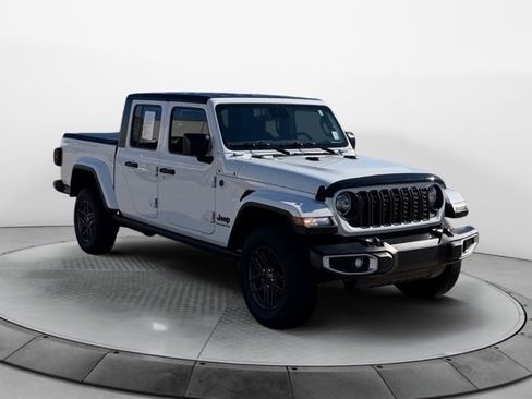 Used 2024 Jeep Gladiator Sport image 1