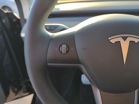 Used 2022 Tesla Model Y Performance AWD/4WD image 16