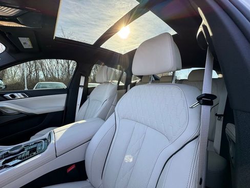 Used 2026 BMW X6 xDrive40i w/ Climate Comfort Package image 16
