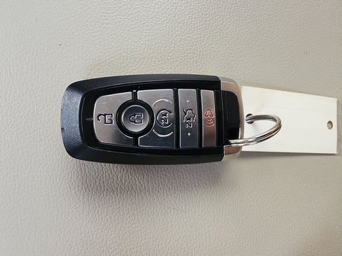Used 2019 Ford Edge Titanium FWD image 21