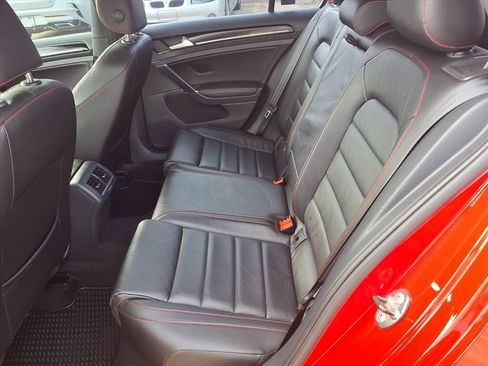 Used 2017 Volkswagen GTI SE image 9