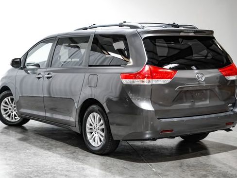 Used 2013 Toyota Sienna XLE image 13