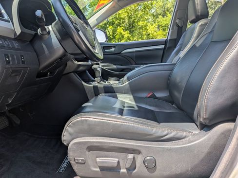 Used 2018 Toyota Highlander XLE FWD image 10