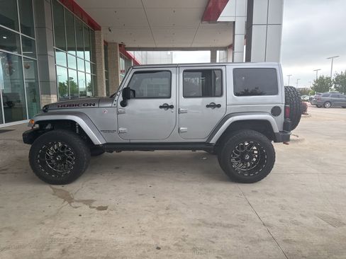 Used 2016 Jeep Wrangler Unlimited Rubicon image 3