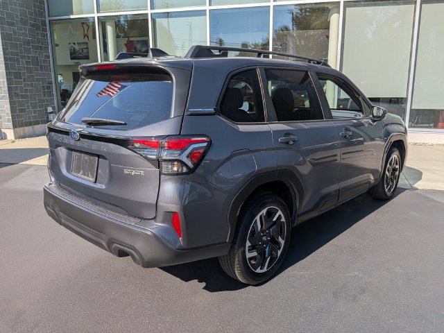 Used 2025 Subaru Forester Premium AWD/4WD image 3
