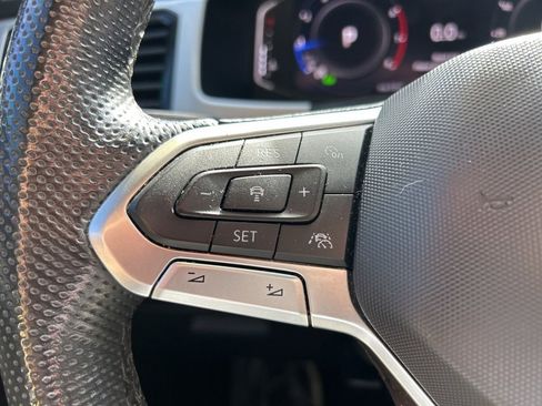 Used 2022 Volkswagen Atlas Cross Sport SEL R-Line image 21