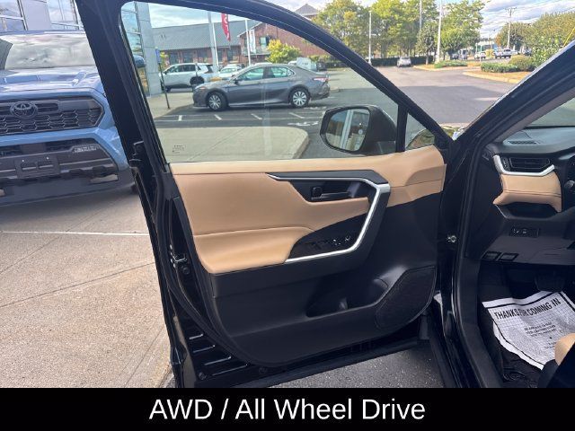 Used 2021 Toyota RAV4 LE AWD/4WD image 12