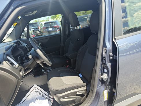 Used 2021 Jeep Renegade Latitude AWD/4WD image 13