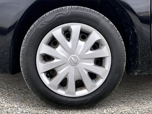 Used 2019 Nissan Versa SV image 9