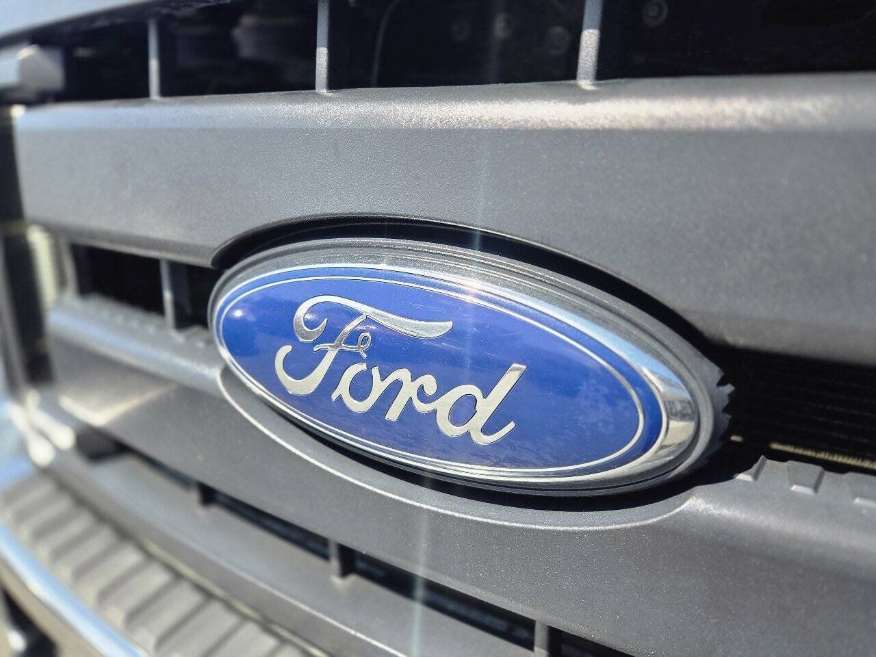 Used 2014 Ford F250 XLT w/ Camper Package AWD/4WD image 9