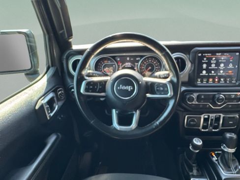 Used 2018 Jeep Wrangler Unlimited Sahara AWD/4WD image 31