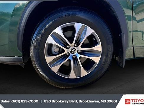 Used 2024 Toyota Highlander XLE image 7