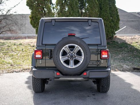 Used 2021 Jeep Wrangler Unlimited Sahara image 7