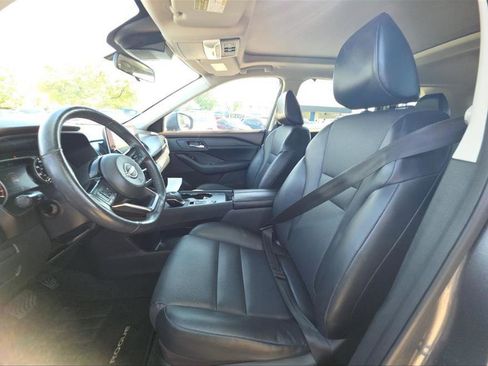 Used 2023 Nissan Rogue SV w/ SV Premium B Package image 3