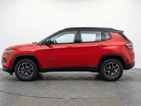 Used 2025 Jeep Compass Trailhawk image 5