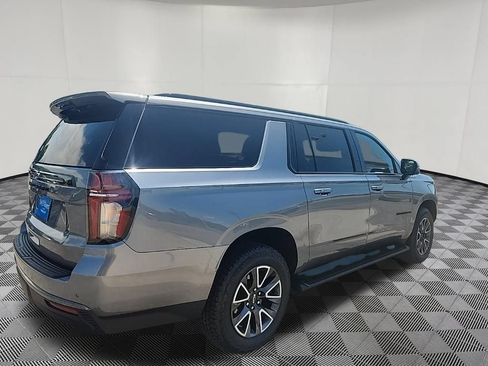 Certified 2022 Chevrolet Suburban Z71 w/ Luxury Package AWD/4WD image 5