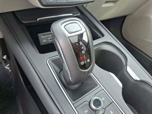 Used 2019 Cadillac XT4 Luxury w/ Cold Weather Package FWD image 15