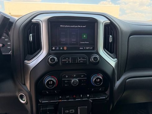 Used 2021 Chevrolet Silverado 1500 LT AWD/4WD image 35