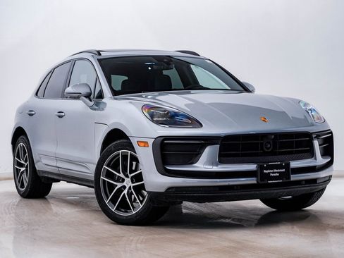 Certified 2025 Porsche Macan image 8