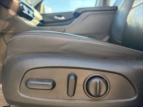 Used 2023 GMC Acadia SLT w/ Elevation Edition image 18