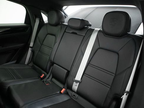 Certified 2023 Porsche Cayenne Platinum Edition AWD/4WD image 36