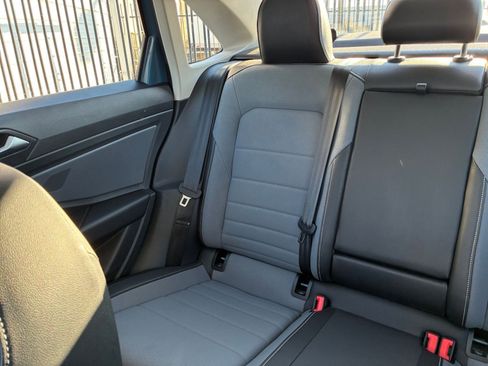 Used 2025 Volkswagen Jetta SE image 38