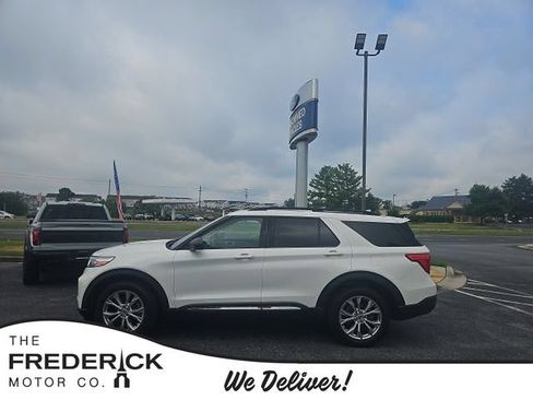 Used 2020 Ford Explorer XLT w/ Equipment Group 202A AWD/4WD image 1