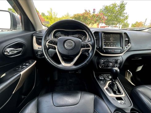 Used 2018 Jeep Cherokee Limited AWD/4WD image 5