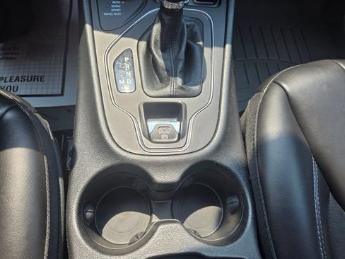 Used 2021 Jeep Cherokee Latitude Plus AWD/4WD image 16