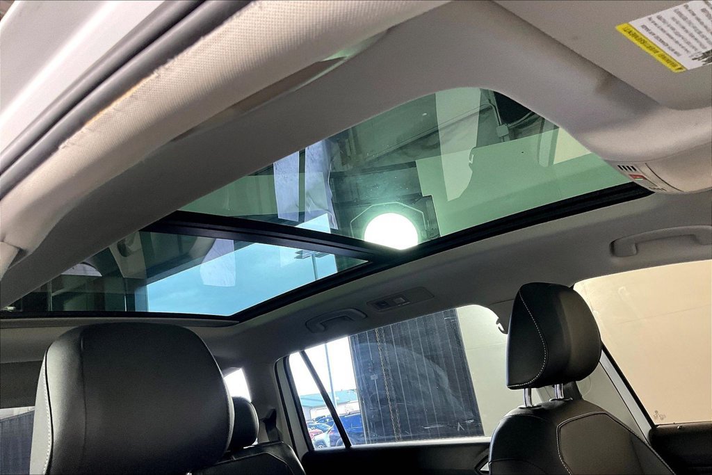 Used 2021 Volkswagen Tiguan SE w/ Panoramic Sunroof Package FWD image 19