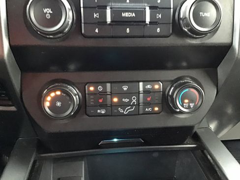 Used 2022 Ford F250 XLT w/ XLT Premium Package AWD/4WD image 18