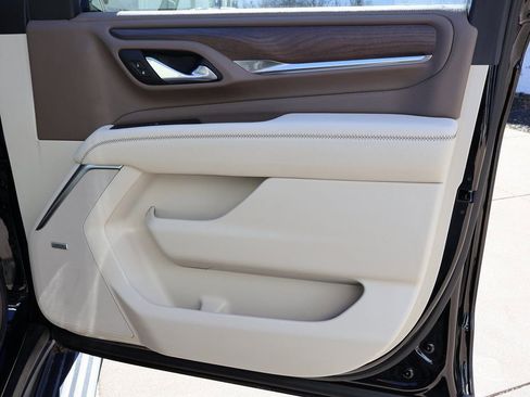 Used 2021 GMC Yukon Denali w/ Denali Premium Package image 11