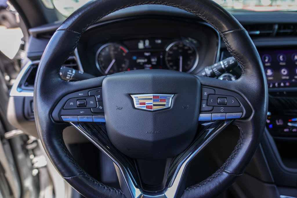 Used 2025 Cadillac XT6 Premium Luxury FWD image 12