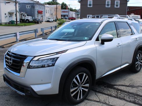 Certified 2023 Nissan Pathfinder Platinum AWD/4WD image 1