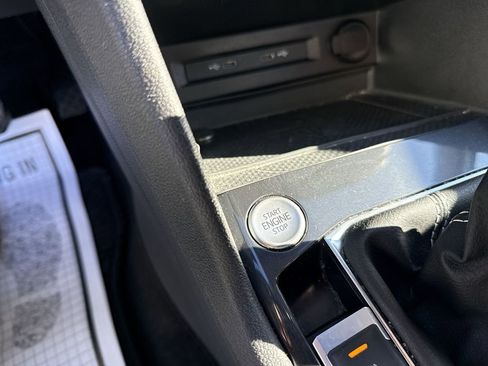 Used 2023 Volkswagen Tiguan SE image 31