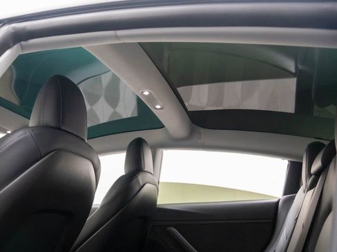 Used 2020 Tesla Model 3 Performance image 16