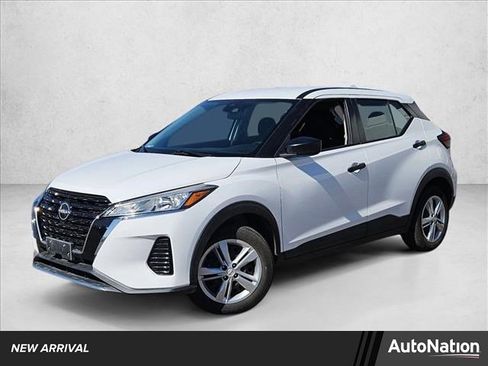 Used 2022 Nissan Kicks S image 1