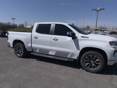 Used 2025 Chevrolet Silverado 1500 LT image 9