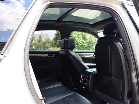 Used 2022 Porsche Cayenne Platinum Edition w/ Premium Package Plus AWD/4WD image 15