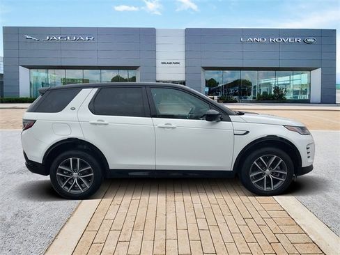 Used 2025 Land Rover Discovery Sport Dynamic SE image 4