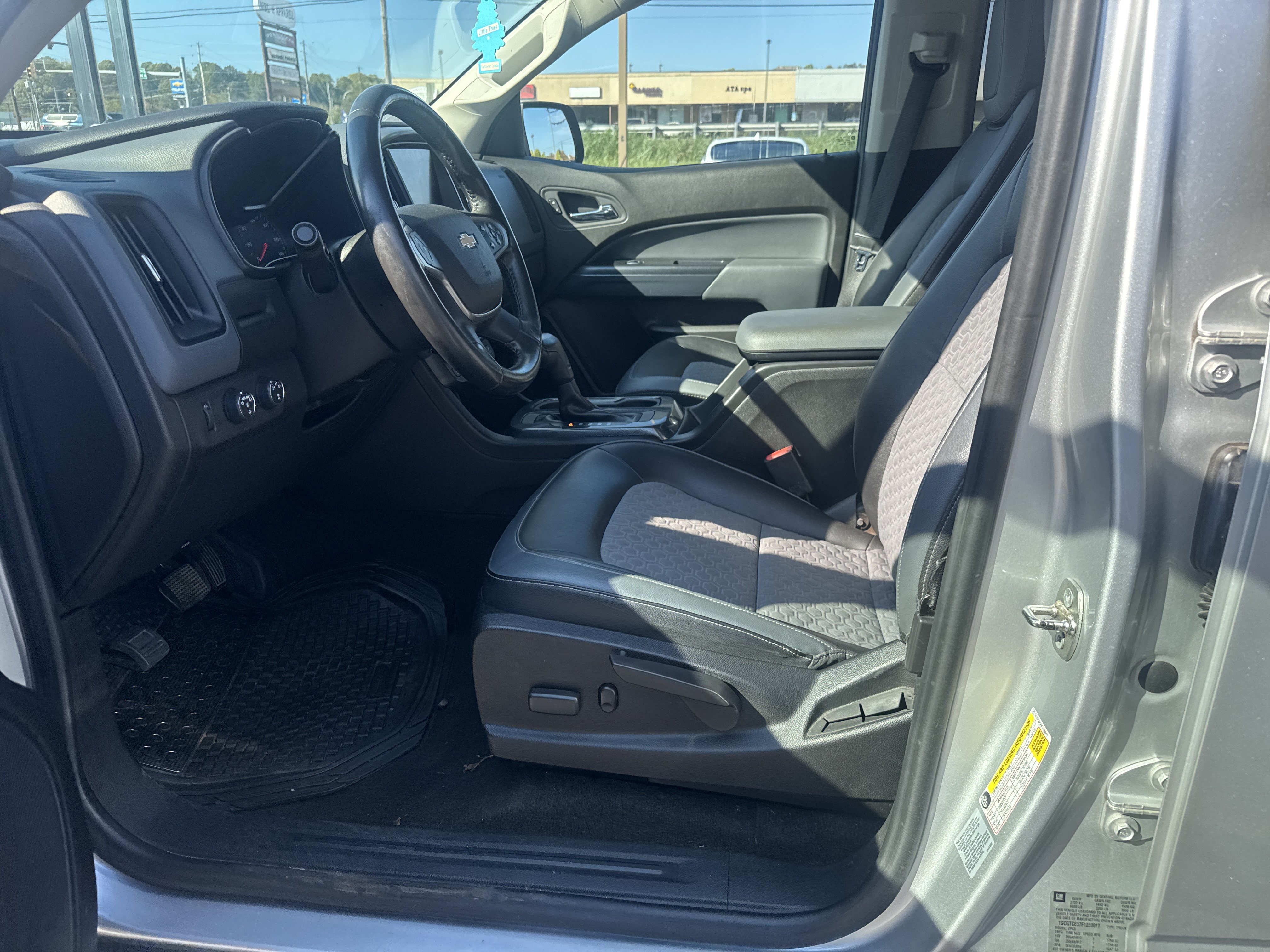 Used 2015 Chevrolet Colorado Z71 AWD/4WD image 12