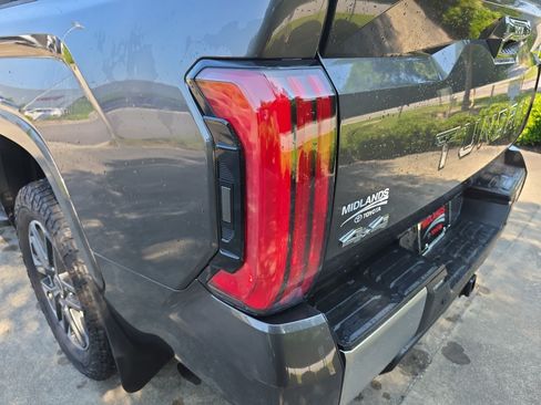 Used 2023 Toyota Tundra Limited AWD/4WD image 6