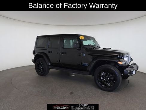 Used 2025 Jeep Wrangler Unlimited Sahara image 26