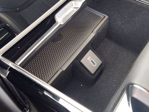 New 2026 Land Rover Range Rover SE image 25