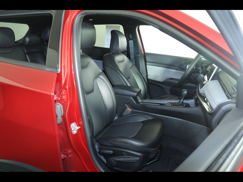 Used 2025 Jeep Compass Latitude AWD/4WD image 25