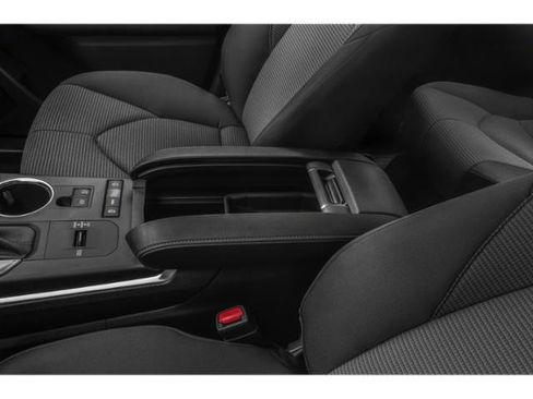 Used 2021 Toyota Highlander LE AWD/4WD image 14