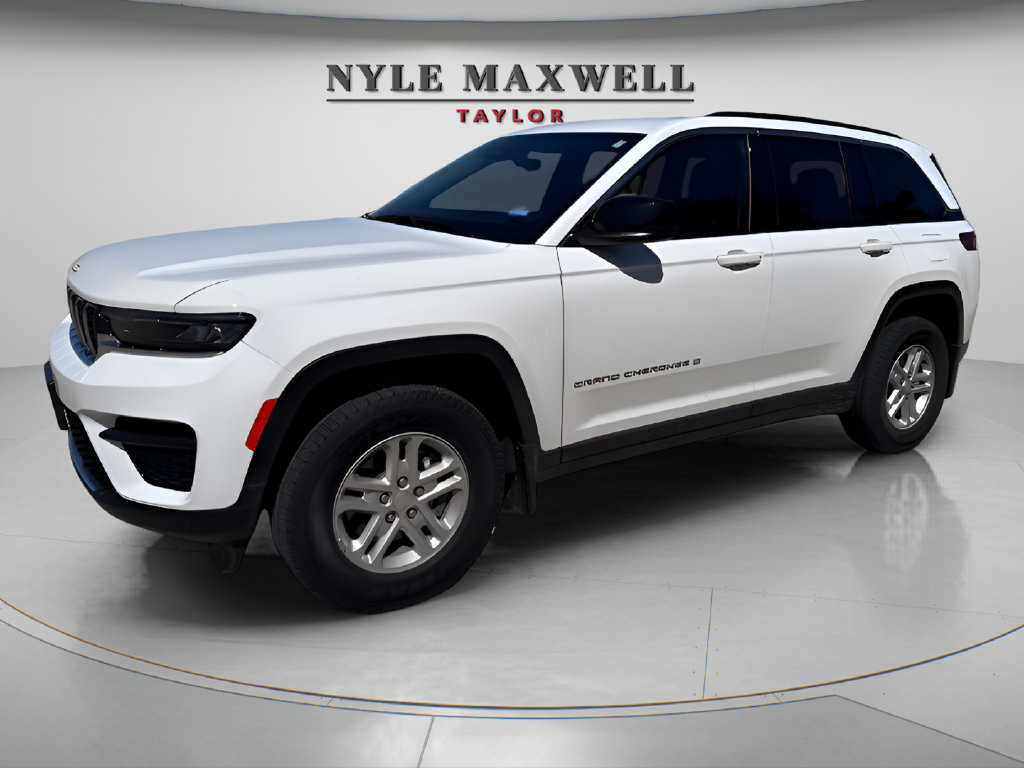 Used 2025 Jeep Grand Cherokee Laredo w/ MOPAR Finishing Package RWD image 7