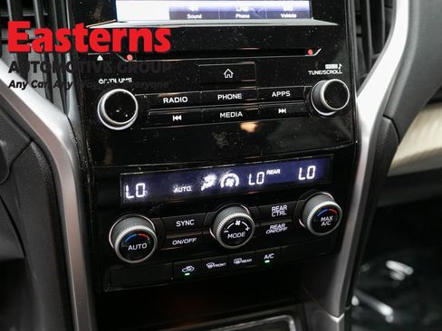 Used 2022 Subaru Ascent 8-Passenger AWD/4WD image 19