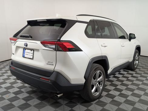 Used 2021 Toyota RAV4 XLE Premium image 10