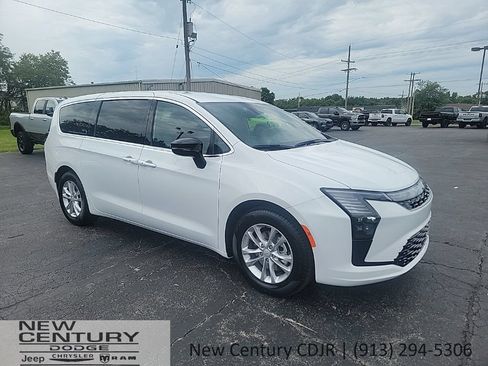 New 2027 Chrysler Pacifica Select FWD image 7
